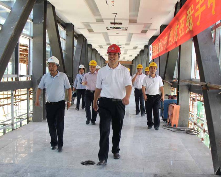 省住建廳樊劍平副廳長一行調(diào)研裝飾集團(tuán)中煙項(xiàng)目部